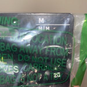 Women’s Entertainment/Sports Gloves. Size M. NEW IN PACKAGE. Tag says $15.